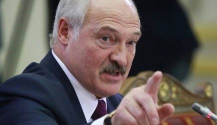 Лукашенко: у границ России и Белоруссии размещены около тысячи бронетехники НАТО