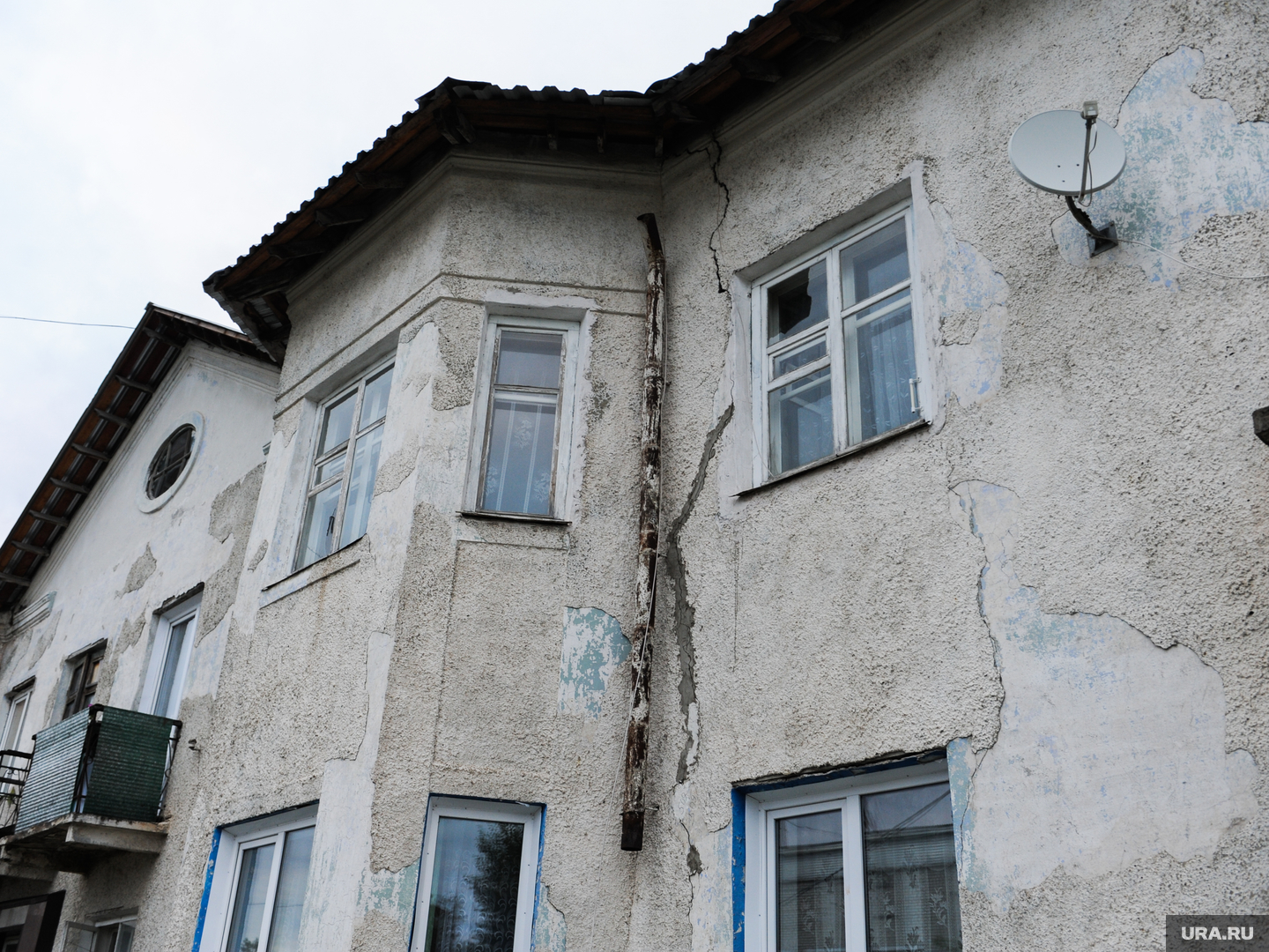 Дом трясется. Тряхнуло дом. Дом вести не бородой трясти. Тряхнуло дом. Дом после пожара.