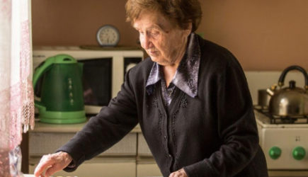 Теперь это будет запрещено. Пенсионеров, которые живут в квартире одни, ждет сюрприз с 10 марта