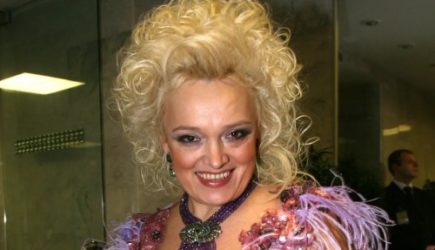 Без парика даже лучше: Кадышева сняла накладные волосы и вышла к людям (фото)