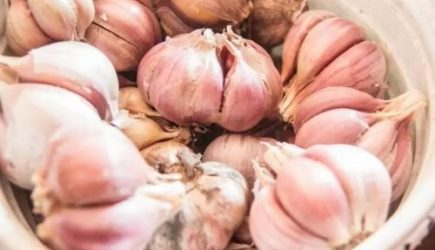 Как правильно пользоваться чеснокодавкой: ошибку допускает больше половины всех кулинаров