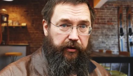 Личная деревня с особым дресс-кодом: как живет отшельник-миллионер Герман Стерлигов