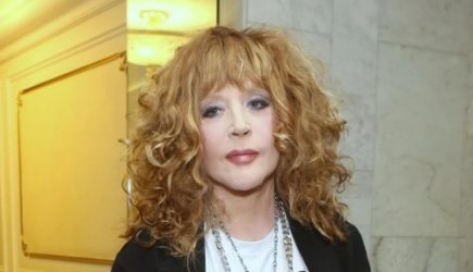 Пугачева показала публике перекроенное лицо: пластический хирург объяснил, что с ним не так