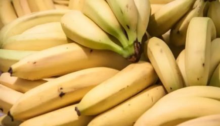 Опустите банан в кипяток: зачем так делают на ночь