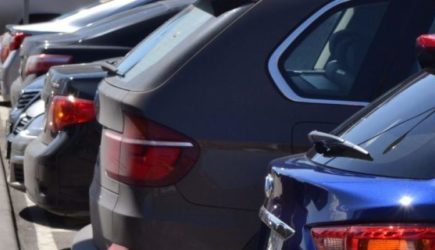 В России хотят ввести &laquo;федеральные правила&raquo; для парковок во дворах