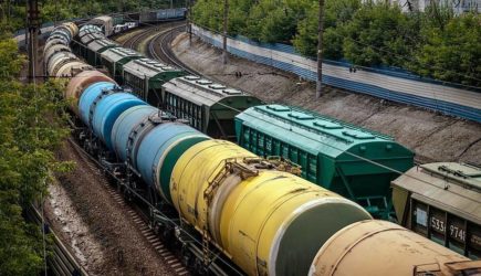 В зоне СВО сняли на видео 30-километровый «царь-поезд» из двух тысяч вагонов. Зачем он нужен российским войскам?