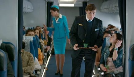 Секрет стюардесс: почему не стоит пользоваться туалетной бумагой в самолете