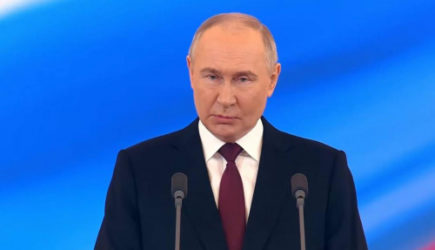 Во время инаугурации президента залпом орудия случайно снесло дерево у Кремля