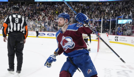 Российского хоккеиста отстранили от участия в плей-офф НХЛ