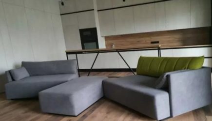 Что делать, если на мягкой мебели появилось жирное пятно: поможет мука — простая хитрость