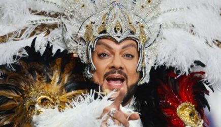 Не в перьях счастье: почему Киркорову приходится носит эпатажные наряды