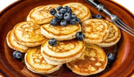 Оладьи благодаря 3 хитростям получаются пышными: дайте настояться и не добавляйте один ингредиент