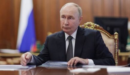 Путин потребовал навести порядок на дорогах