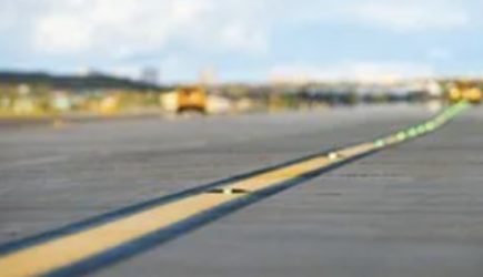 Российский самолет прервал взлет, выкатился за пределы полосы и сбил боковые огни