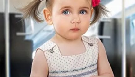 Маленькая девочка хотела уступить бабушке место в&nbsp;автобусе, а&nbsp;ее&nbsp;слова до&nbsp;слез рассмешили пассажиров