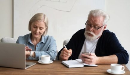 3 доплаты, которые пенсионеры впервые получат перед Новым годом. Сколько они составят