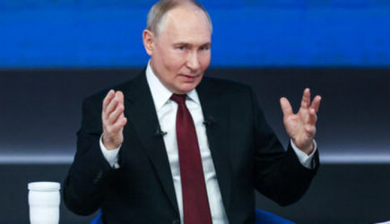 «Господин президент, ваше окружение вам недоговаривает»: В эфир пресс-конференции Путина просочилась правда