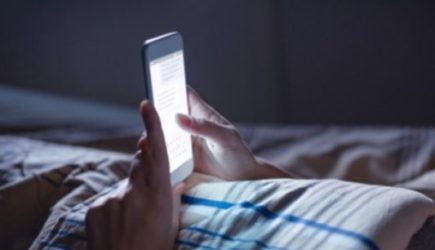 Почему нельзя пользоваться телефоном перед сном. Запомните на всю жизнь