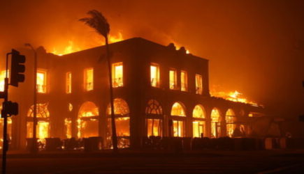 Погорельцев Лос-Анджелеса лишили страховки. Дугин объяснил, что происходит на самом деле: «Горит Америка Обамы и Байдена»