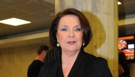 &laquo;Два онкологических заболевания и болезнь Паркинсона&raquo;: у Ларисы Голубкиной вылезли все волосы