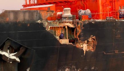 Российский атомный ледокол протаранили в Карском море