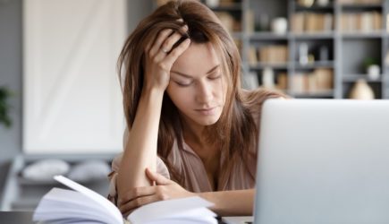 Кардиолог назвал болезни, о которых сигнализирует постоянная сонливость