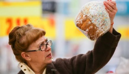 В РПЦ призвали не покупать куличи в пакетах с Христом и крестами