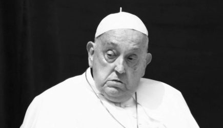 Папа Римский скончался