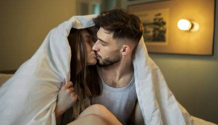 Названа идеальная частота секса для счастливых отношений