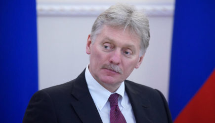 Песков: Киев должен расчистить юридические препятствия для переговоров с Россией