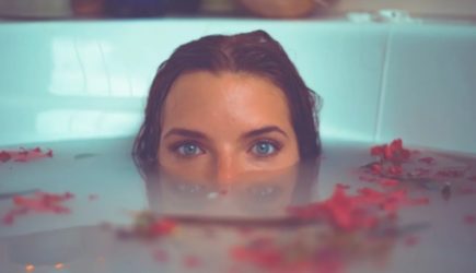 14 странных вещей, которые делают многие женщины в ванной