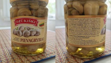 В Литве устроили истерику, увидев на витрине грибы с русскими буквами