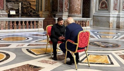 Оказавшийся в тяжелом положении Зеленский резко изменил позицию по Крыму