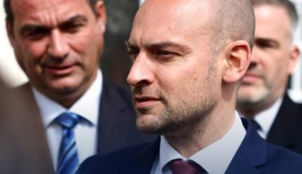 «Пришло время задушить экономику России»: Франция больше верит в санкции США