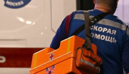 Мотоциклист врезался в полицейскую машину в российском городе