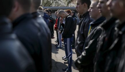 В Одессе выстроилась огромная очередь в военкомат. На Украине пишут, что такое происходит по всей стране