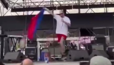 Скандал в Грузии из-за флага России: власти прервали молчание