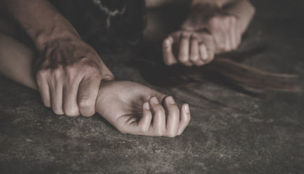 Нелегал почти полгода насиловал 16-летнюю девушку &mdash; СМИ