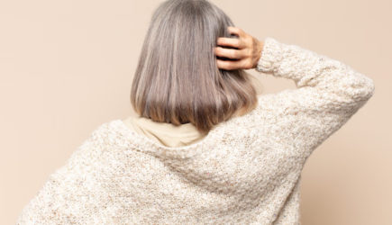 Как эффективно красить седые волосы? Ответ не прост