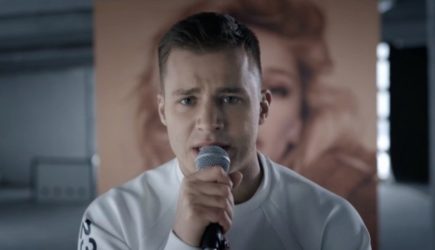 Российский певец бросился в воду и спас почти утонувшую женщину