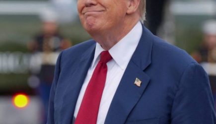 &laquo;Тупой развод лохов&raquo;. Военкор объяснил, зачем Трамп заговорил о подлодках у берегов России