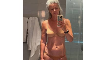 60-летняя супермодель показала откровенные фото и высказалась о старении