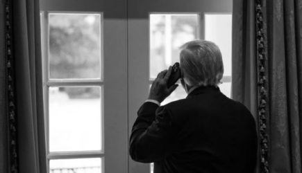 &laquo;Нефть упадет еще на $&nbsp;10 и&nbsp;Россия&nbsp;&mdash; все&raquo;: Трамп запутался в&nbsp;угрозах