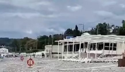 &laquo;Слышали? Что-то бомбануло&raquo;. Туристам в панике пришлось покидать пляжи Сочи