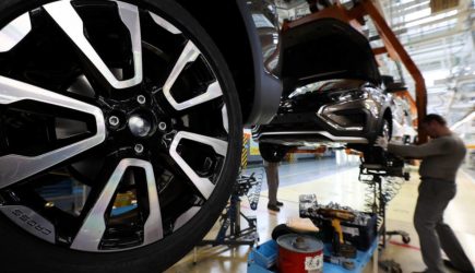 Россияне ринулись скупать &laquo;залежавшиеся&raquo; Lada и &laquo;Москвичи&raquo;