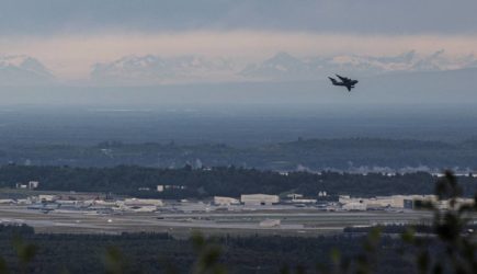 Первый самолет с делегацией России вылетел на Аляску