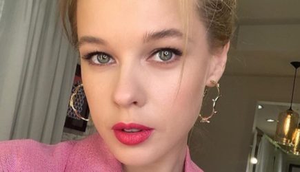 Екатерина Шпица выставила полностью голое фото из душа