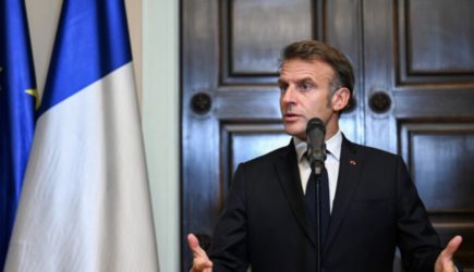 Макрон назвал Путина хищником