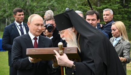 Архиепископ Алексий извинился за встречу с Путиным на Аляске