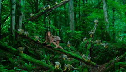 Крошку оставили в лесу на 10 лет: вот что с ней сделали обезьяны